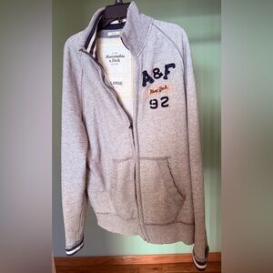 Preowned Vintage Men’s Abercrombie & Fitch Gray Zip Distressed Muscle Jacket XL